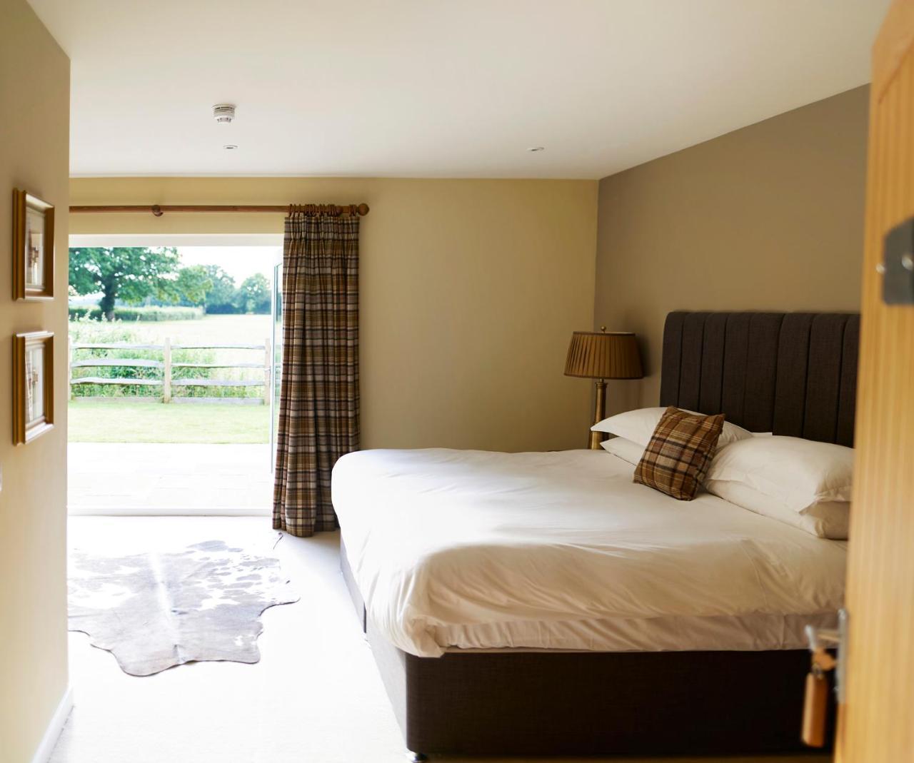 Отель The Three Chimneys Country Pub Biddenden Экстерьер фото